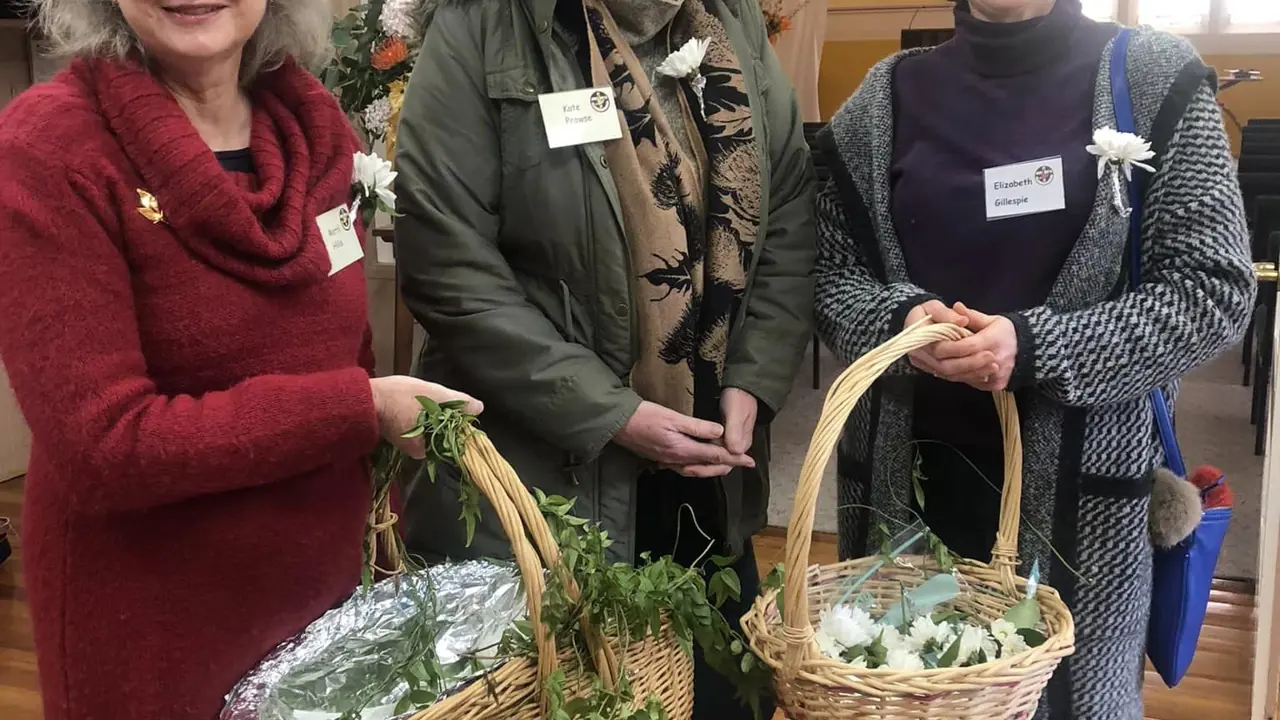 Leura Uniting Church shares Mother’s Day Chrysanthemums at Leura Mall