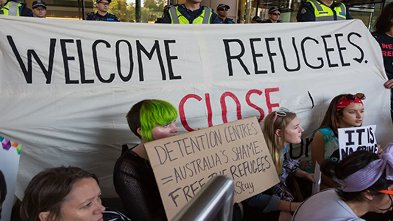 Manus standoff reaches knifes edge